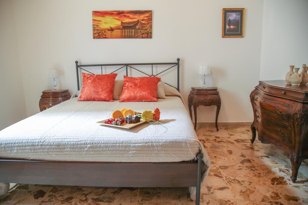 Soffio Del Libeccio B&B Syracuse Ruang foto